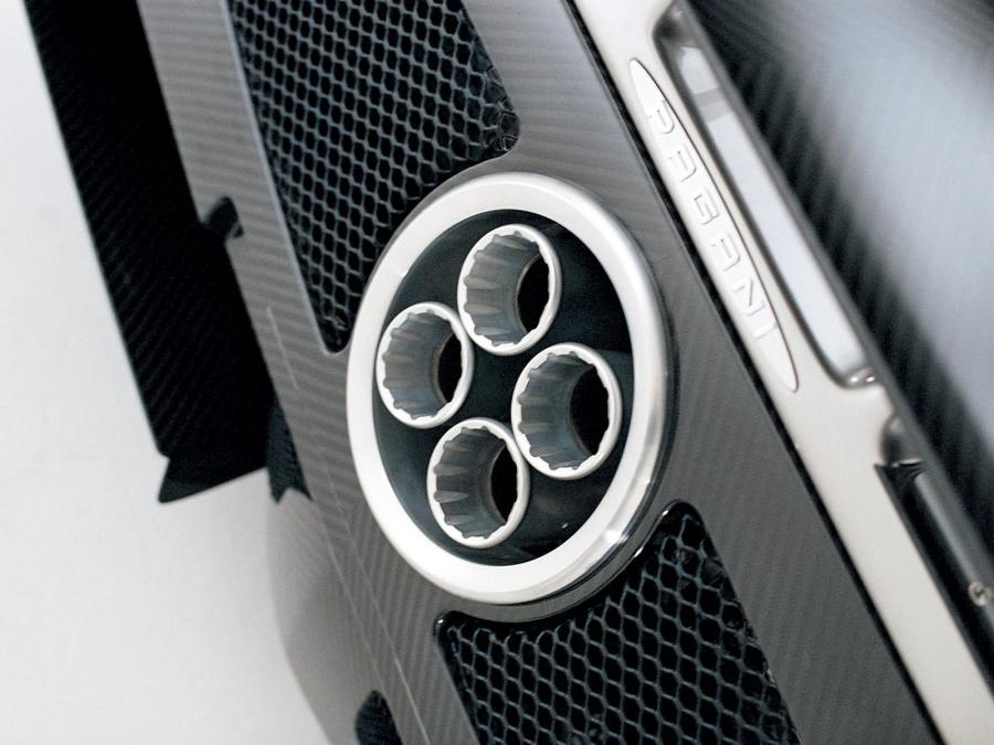 Детали экстерьера Pagani Zonda F 2005 года  (фото 14 из 82)